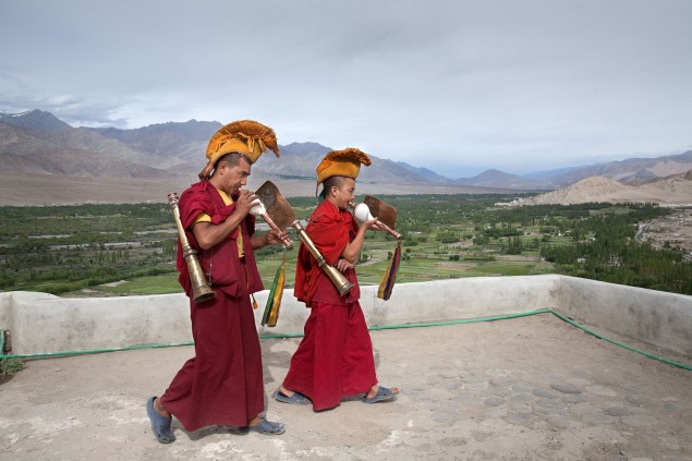TIBETSKÝ BUDHIZMUS: Tibetský budhistický mnísi v kláštore Thikse, Ladakh, India. 7. augusta 2011. Foto: Michal Novotný