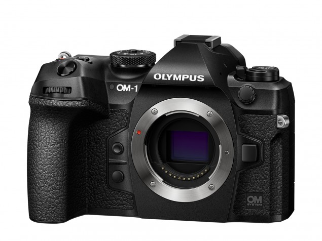 Výhody konštrukcie fotoaparátu OM-1 pre lovcov sú jeho malé rozmery a úchop, ktorý sadne ako uliaty takmer do každej ruky.