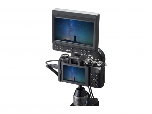 Pri natáčaní videa oceníte plne polohovateľný displej, či možnosť pripojiť externý displej a mikrofón