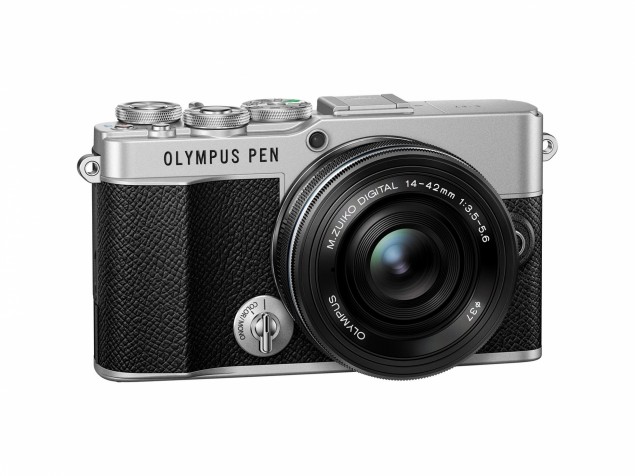 Olympus PEN E-P7 má vedľa objektívu rýchly prepínač kreatívnych programov.