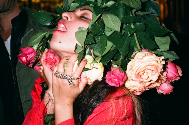 © Maxime Ballesteros. Ameena and flowers, Berlin /  Dom umenia