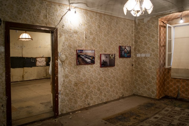 Inštalácia výstavy na fotofestivale v Badene v opustených bytoch dala fotografiám ďalší rozmer.