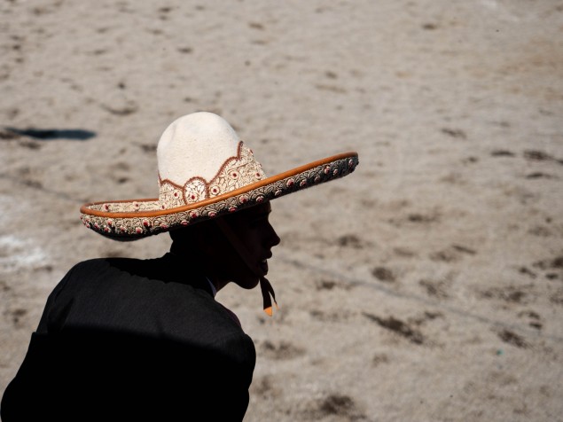 Silueta a sombrero.