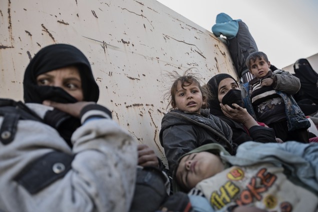 Rodina utekajúca z Mosulu počas bojov s Islamským štátom.