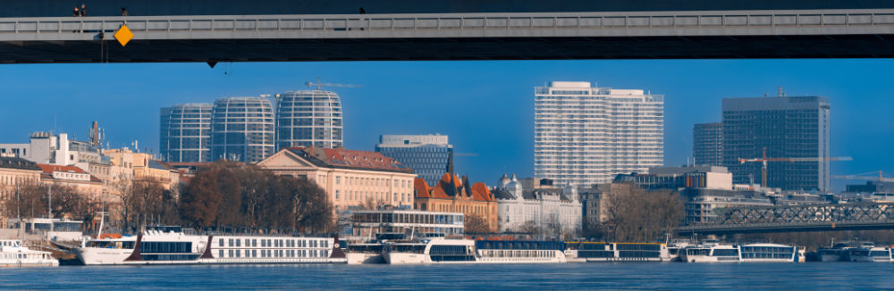 Mestská panoráma so Sony A7R V