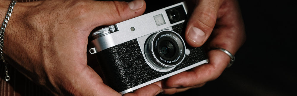 Nový Fujifilm X-HF1 "X Half"