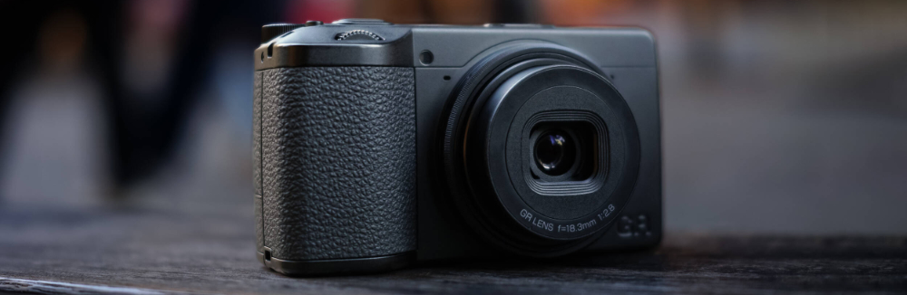 Ricoh GR IV teraz aj s monochromatickým snímačom