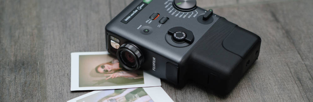 Fujifilm predstavuje hybridný instantný fotoaparát instax mini Evo Cinema™ 3 v 1
