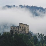 hrad Likavka po daždi