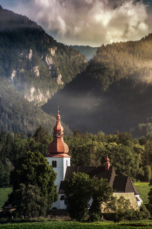 Slovensko. Liptovské Matiašovce. Kostol sv. Ladislava.