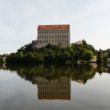 Zámok nad hladinou