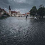 Bardejovské námestie v daždi
