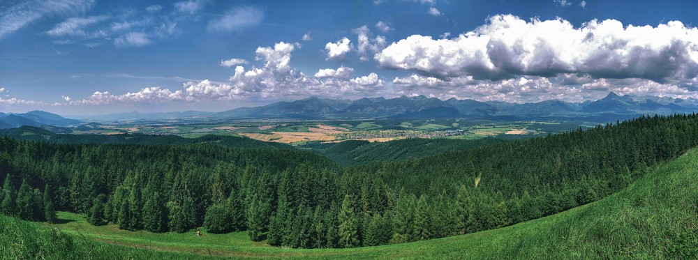 Pohľad z Nízkych Tatier na Vysoké Tatry