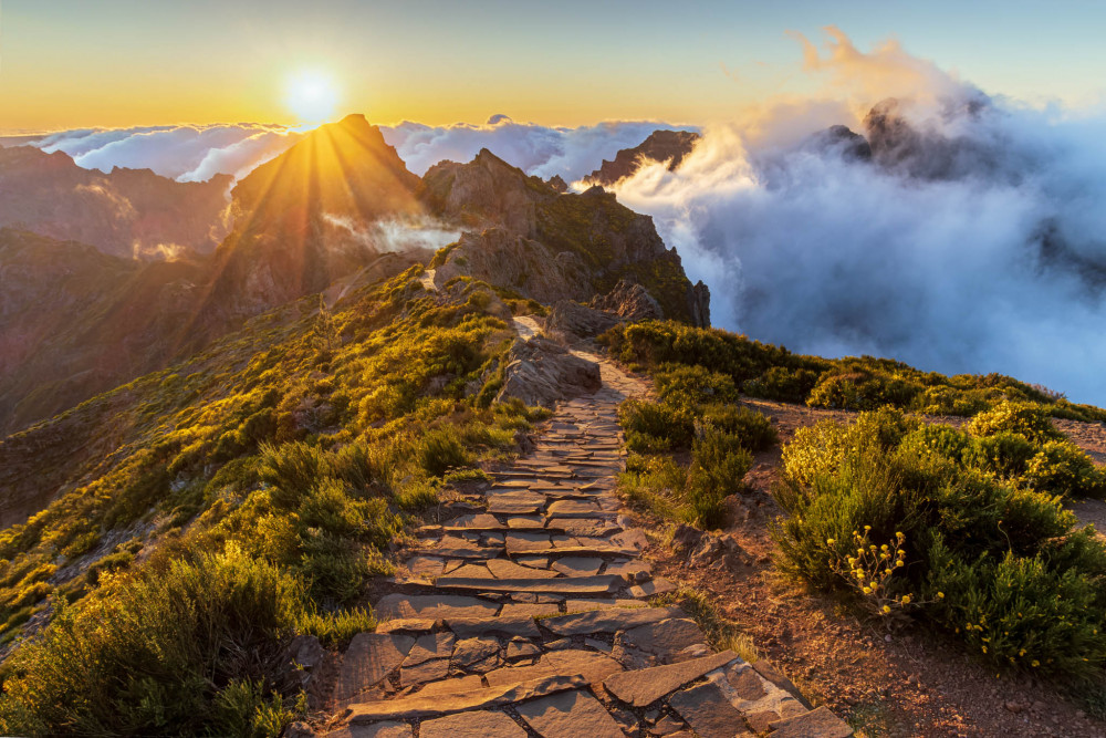 Západ slunce nad Pico Ruivo na ostrově Madeira