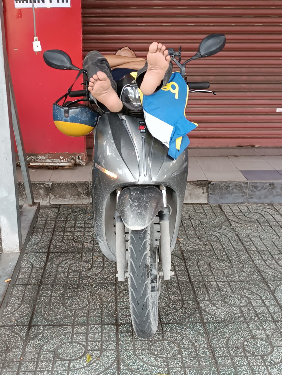 'ako zarezaný'