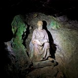 Svätec v jaskyni
