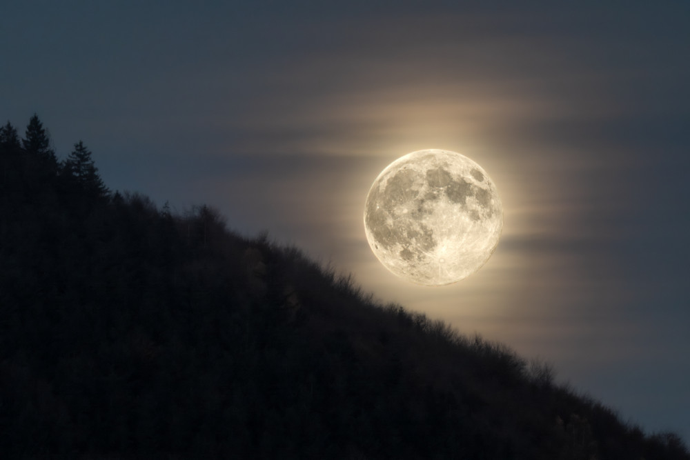 Keď vychádza supermesiac