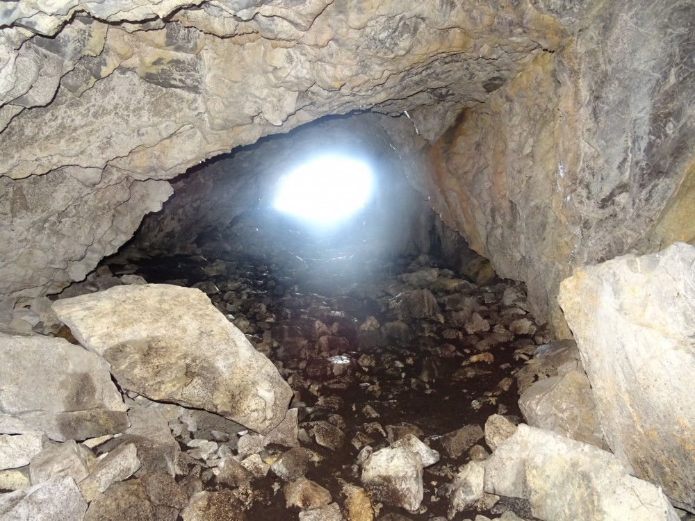 Tajomné svetlo v kamzíčej jaskyni