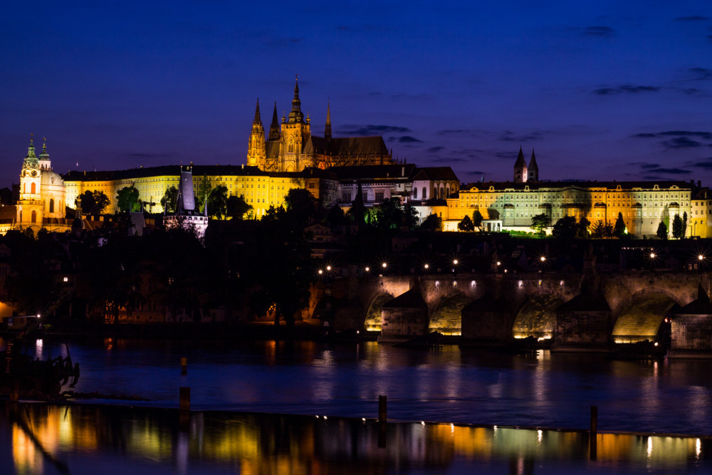 Praha pod rúškom tmy