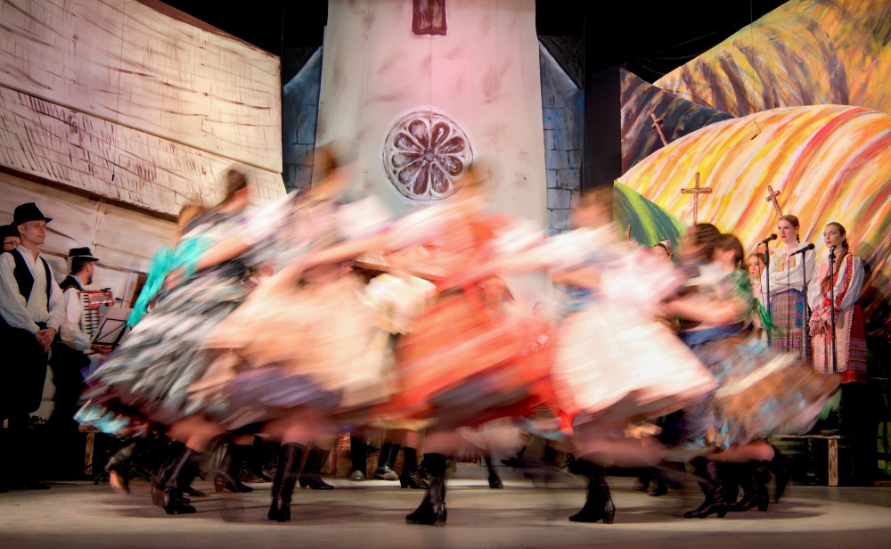 Tanec folklórneho súboru