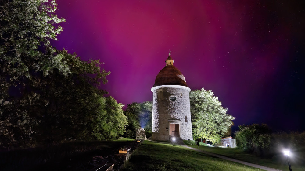 Polárna žiara a Rotunda svätého Juraja
