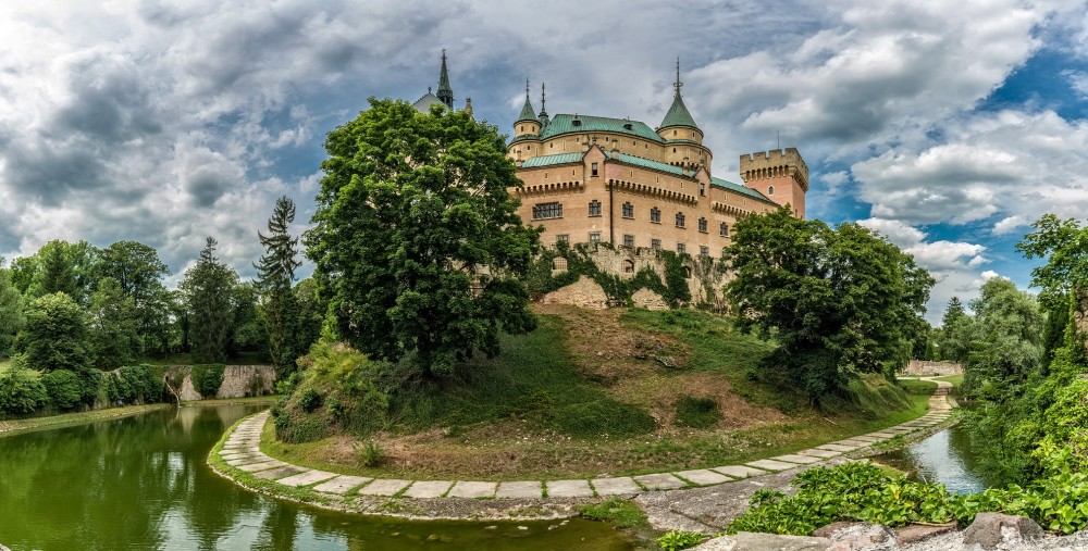 hrad Bojnice v panoráme