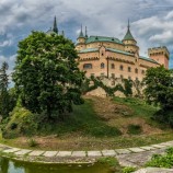 hrad Bojnice v panoráme