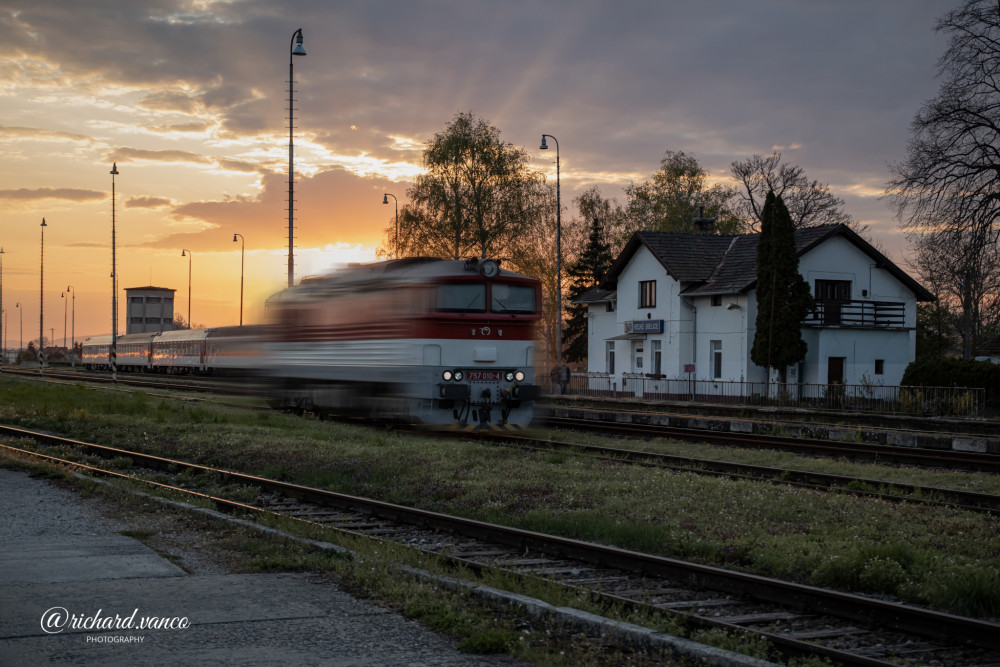 "Nezastavujeme, meškáme"