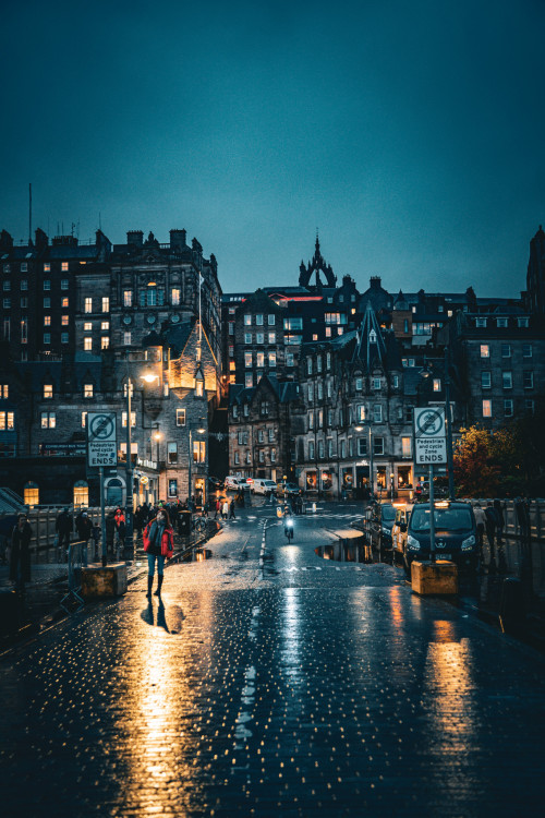 Odrazy nočného mesta