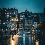 Odrazy nočného mesta