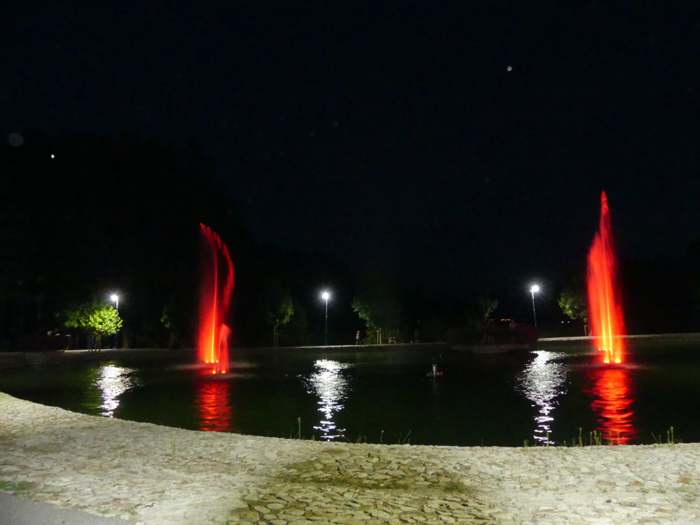 Fontána ,,v tichu noci,,
