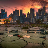 Ohnivý západ nad mestom