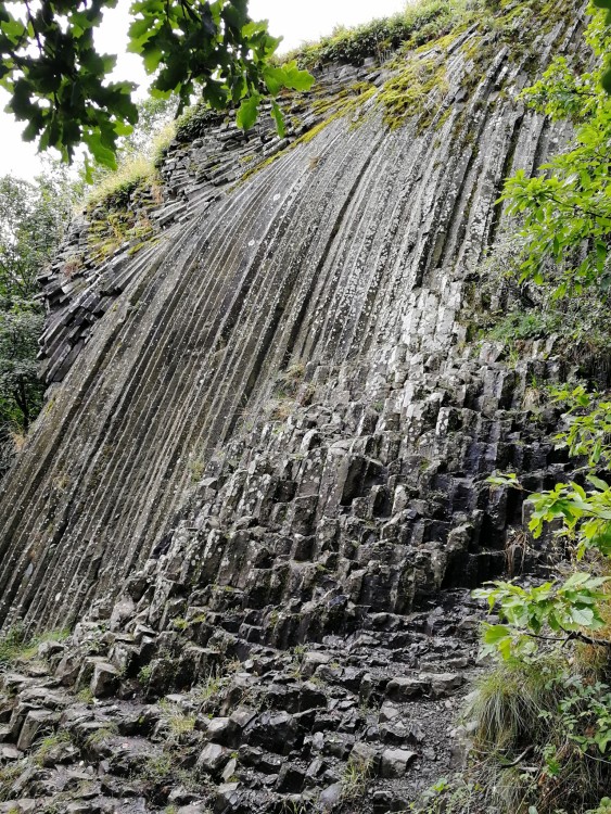 Kamenný vodopád pod hradom Šomoška