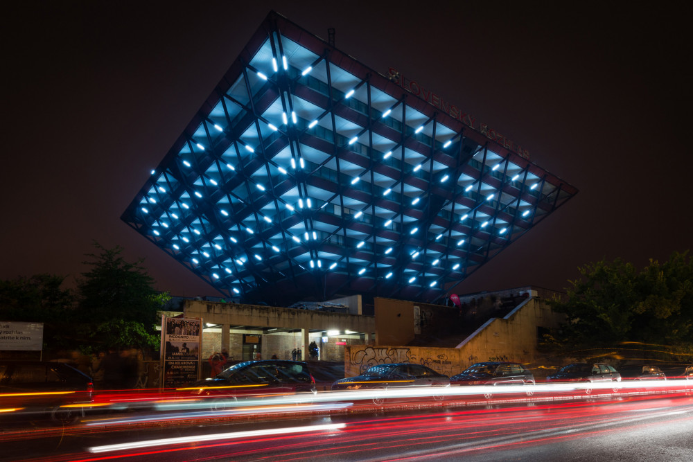 zhon pod obrátenou pyramídou