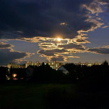 Spln mesiaca nad mestom