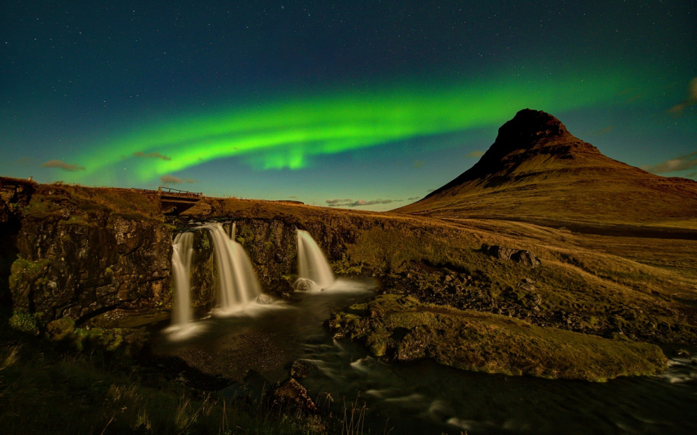 Kirkjufell a polárna žiara