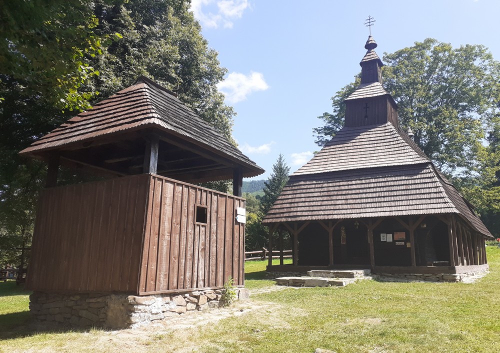 Drevený kostolík v obci Topoľa