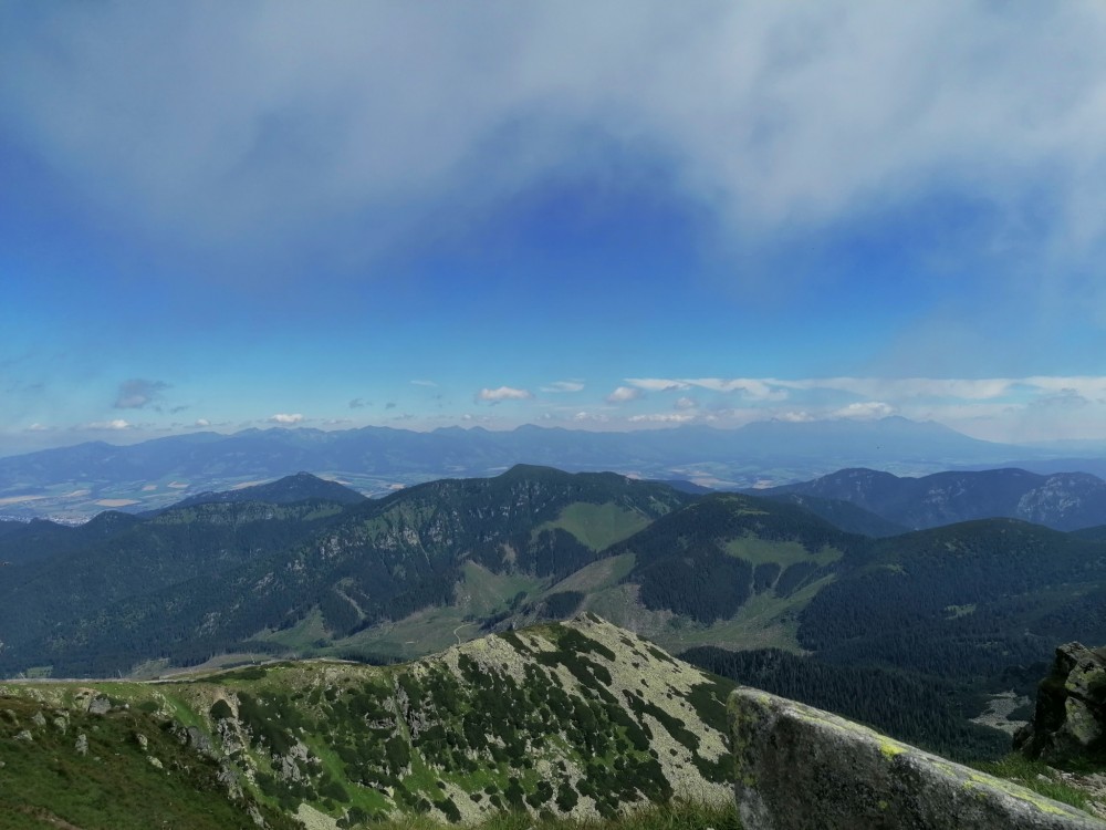 Vyhlad z Chopku na Nizke Tatry