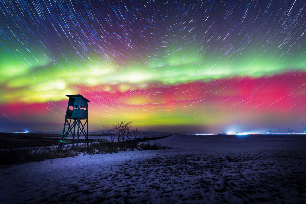ked nocna obloha maluje