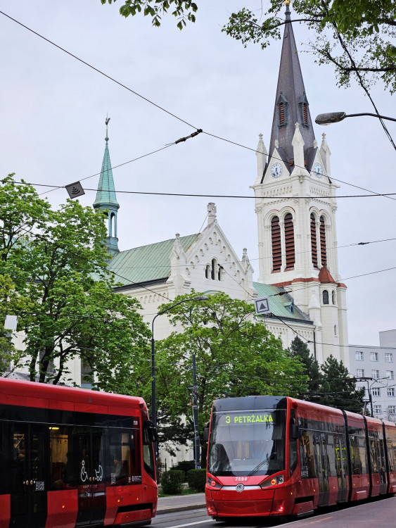 Dvojičky na koľaji