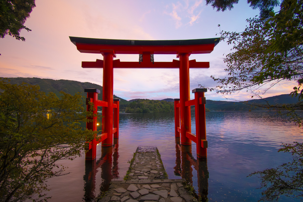 Brána Torii v Hakone, Japonsko