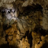 Harmanecká jaskyňa vo svetle bateriek