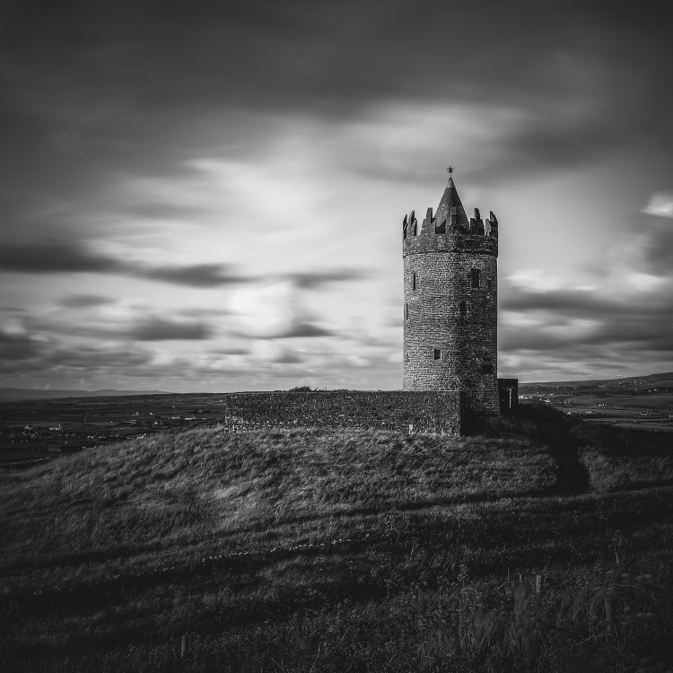 Ireland Doonagore castle