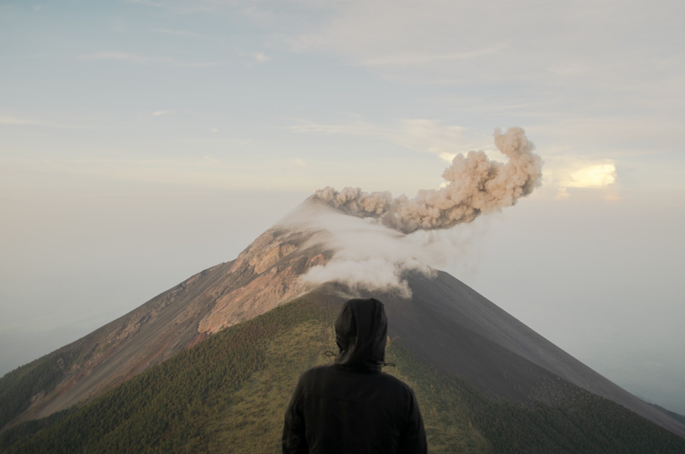 Pozorovanie erupcie pri východe slnka