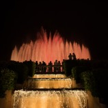 Barcelonská fontána v noci