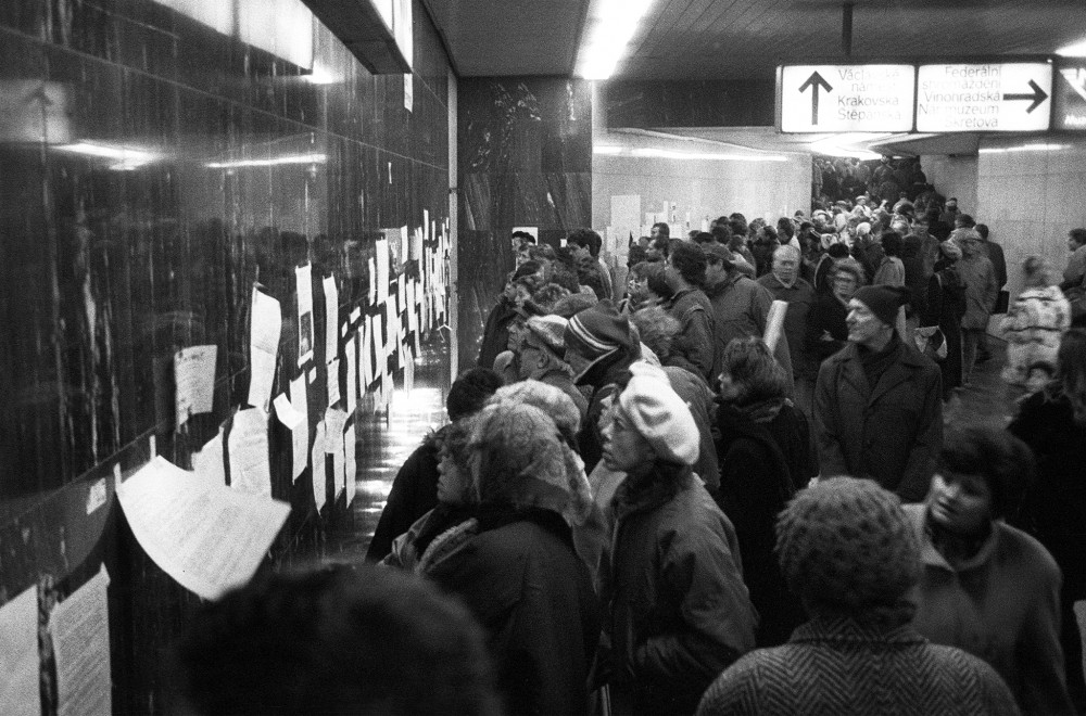 nov 1989 Praha komunikacia