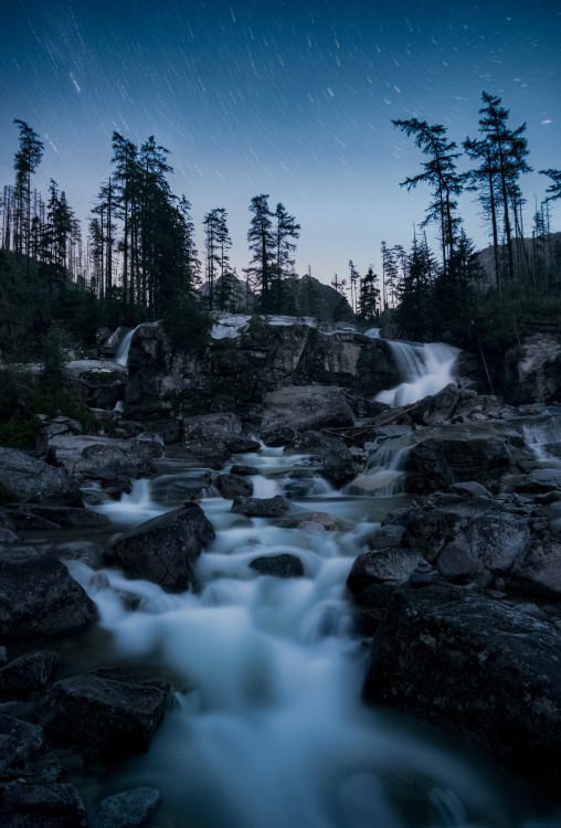 Vodopády Studeného potoka v noci