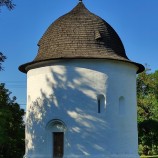 Bíňa - rotunda. Patrocínium: Dvanástich apoštolov