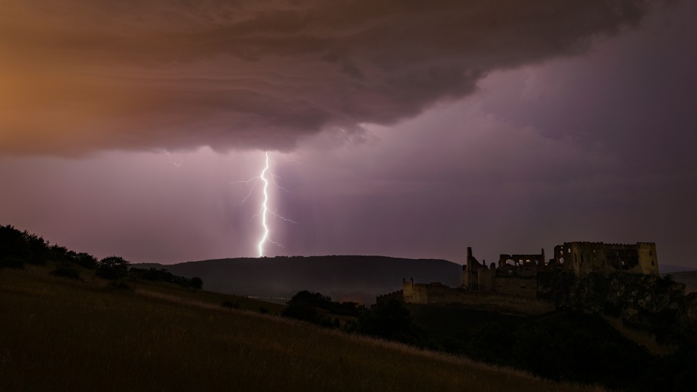 Bleskový beckovský hrad