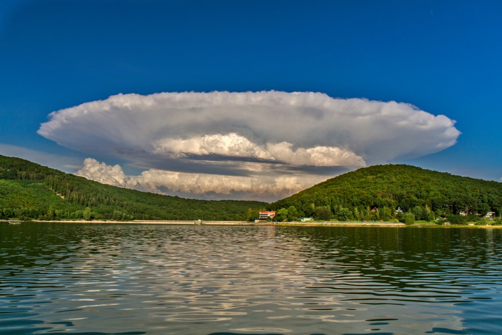 Atómový hríb nad Ružinou